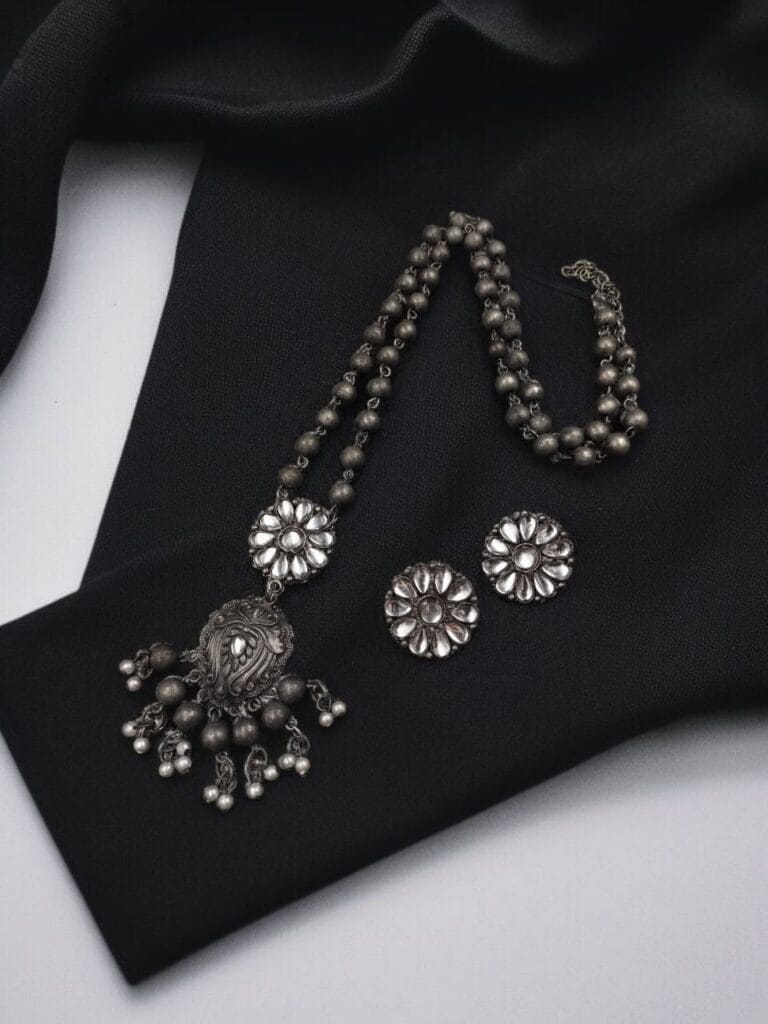 Silver Look Best Floral Pendant Necklace – Long Chain for Festival Wear