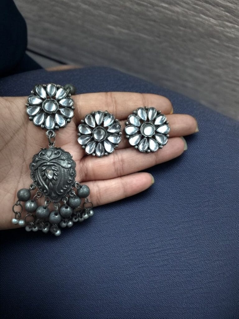 Silver Look Best Floral Pendant Necklace – Long Chain for Festival Wear